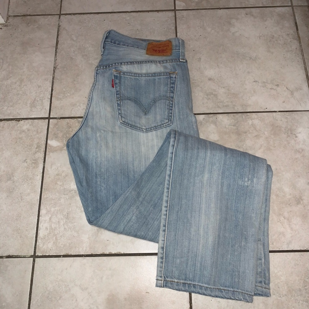 New Levis 501 jeans classic fit light wash